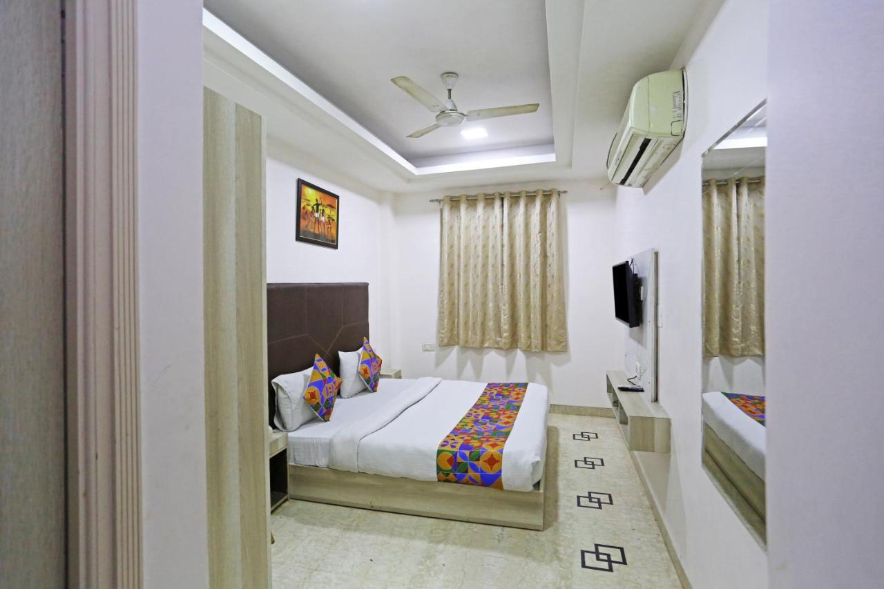 Hotel Sterling Inn, New Delhi Eksteriør billede