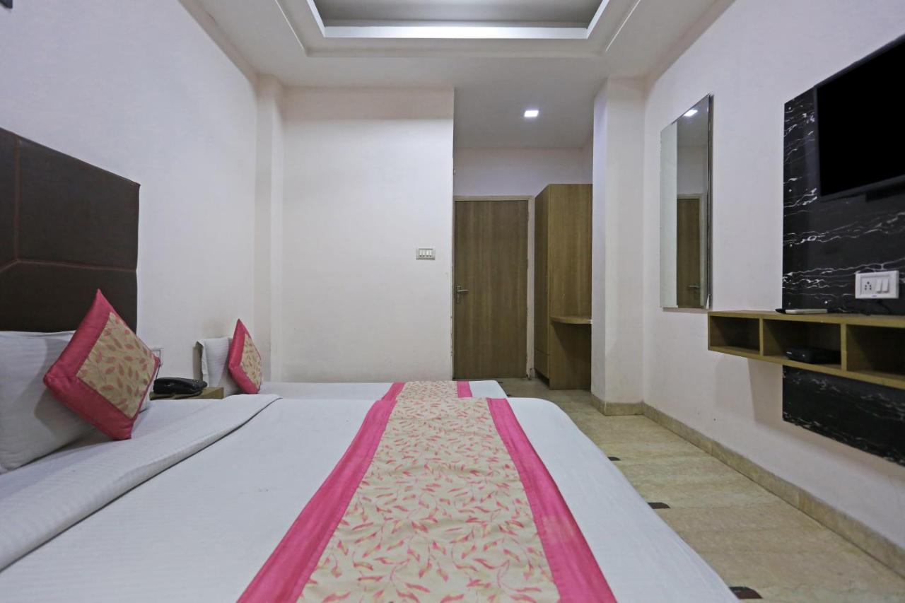 Hotel Sterling Inn, New Delhi Eksteriør billede